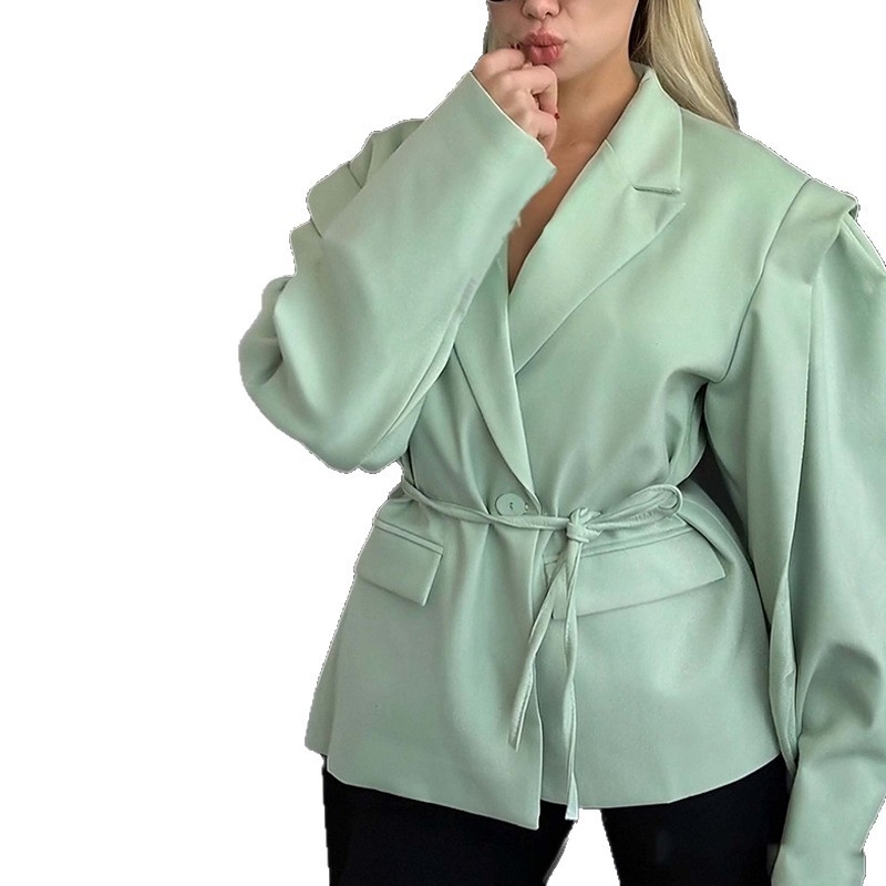Primăvara 2026: sacou feminin slim cu șnur, culoare solidă
