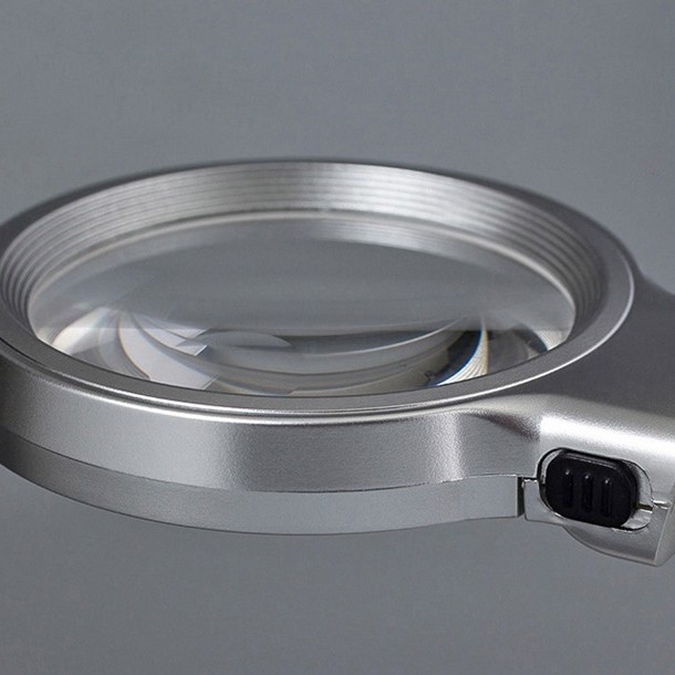 LED stolna lampa s povećalom, 360° rotacija, metalno kućište, model 7023B