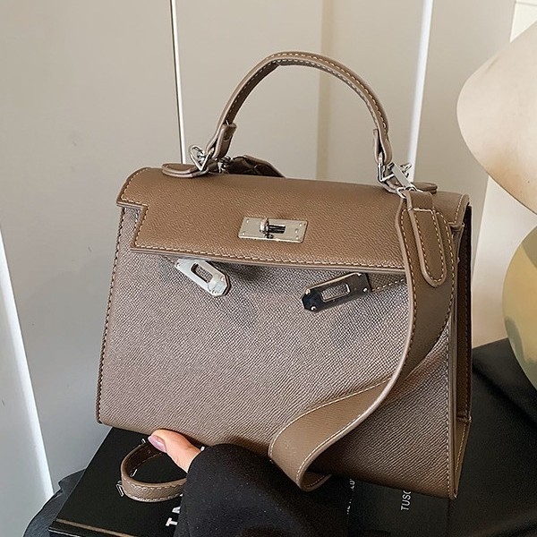 Ženska torbica za rame i crossbody, s premium izgledom, jesen-zima 2025