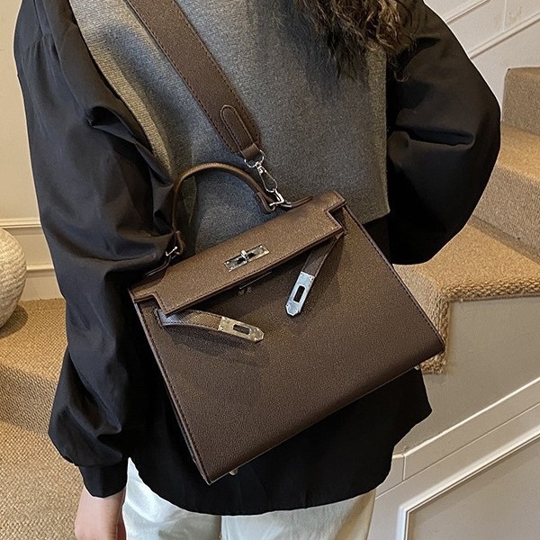 Ženska torbica za rame i crossbody, s premium izgledom, jesen-zima 2025