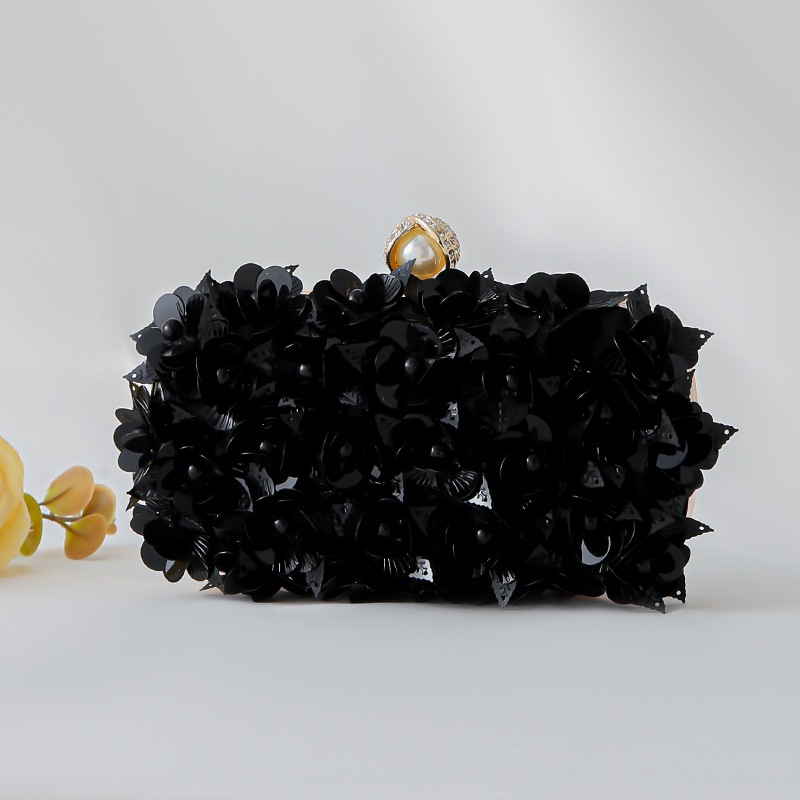 Ručna clutch torbica s perlicama i cvjetnim motivom, večernja torba s lancem
