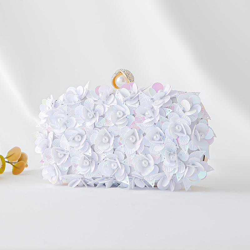 Ručna clutch torbica s perlicama i cvjetnim motivom, večernja torba s lancem