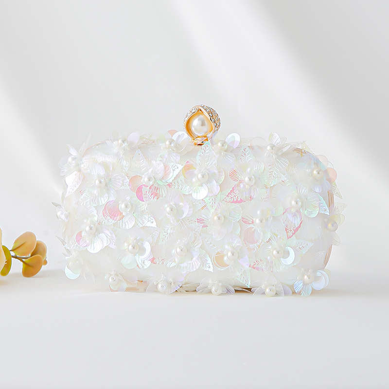 Ručna clutch torbica s perlicama i cvjetnim motivom, večernja torba s lancem