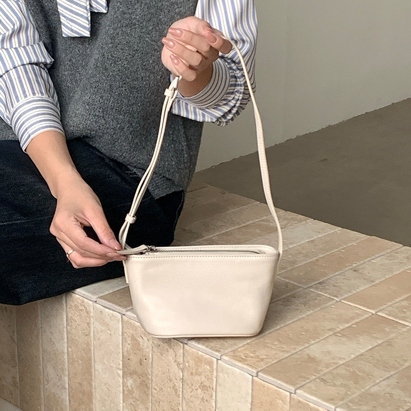 Torba od kože prvog sloja u obliku čamca, novi model 2026, s jednim ramenskim remenom, crossbody, mini torbica za telefon