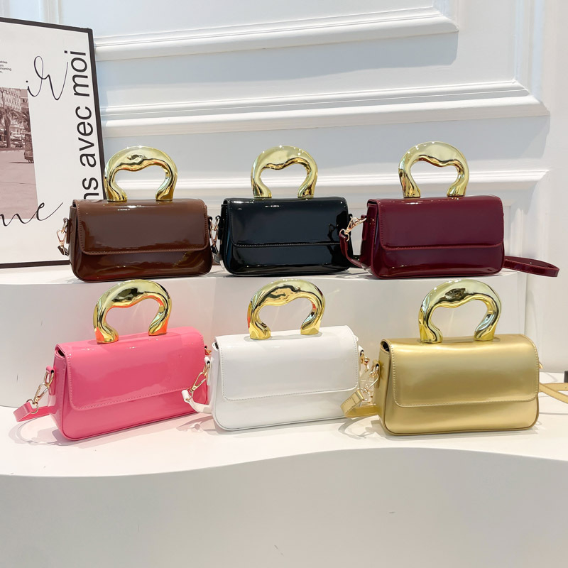 Ženska večernja torba, mala crossbody torba s metalnim dizajnom, 2026 trend, mini kvadratnog oblika