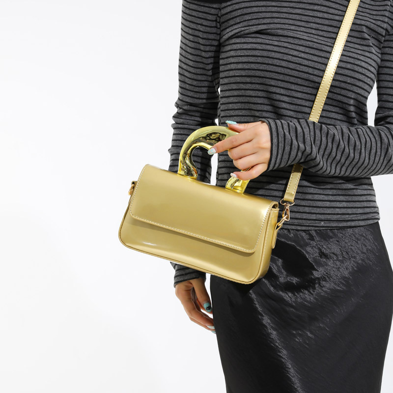 Ženska večernja torba, mala crossbody torba s metalnim dizajnom, 2026 trend, mini kvadratnog oblika