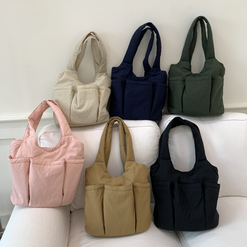 Dámska tote taška s viacerými vreckami, veľká kapacita, nylon, plisovaná, mäkký bucket štýl, leto 2025