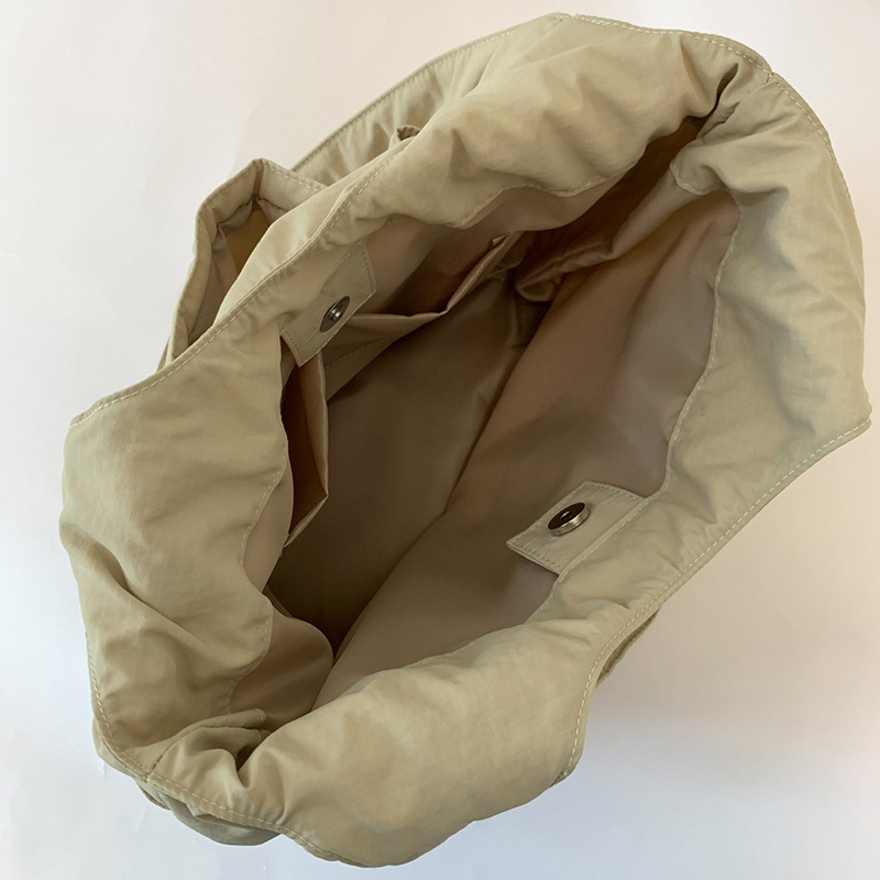 Dámska tote taška s viacerými vreckami, veľká kapacita, nylon, plisovaná, mäkký bucket štýl, leto 2025