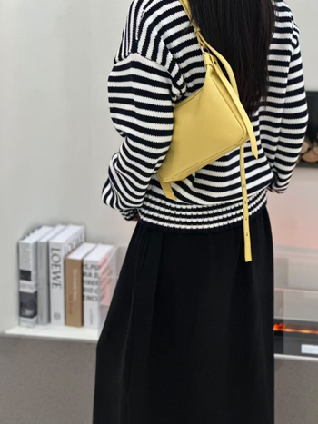 Minimalistička i elegantna ženska crossbody torba od kože prvog sloja goveda, s velikim kapacitetom za telefon