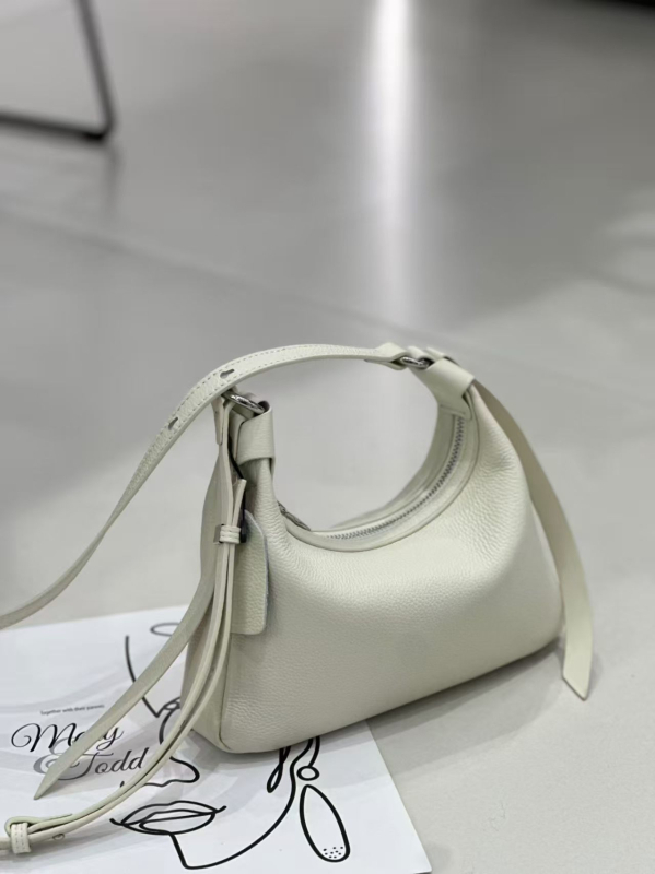 Minimalistička i elegantna ženska crossbody torba od kože prvog sloja goveda, s velikim kapacitetom za telefon