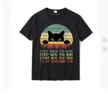 Αντρικό T-shirt από 100% βαμβάκι - καλοκαιρινό, χαλαρή γραμμή, στρογγυλή λαιμόκοψη, κοντά μανίκια, εκτύπωση με μαύρη γάτα σε καρτούν