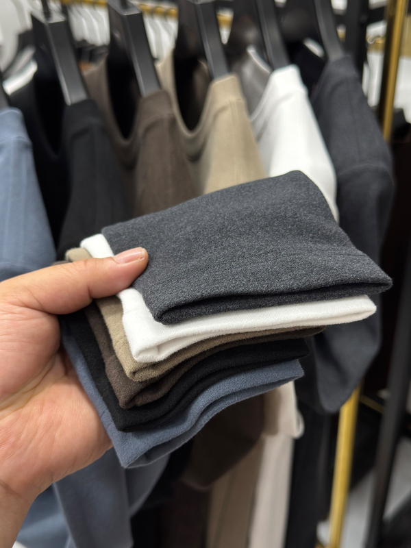 Ανδρικό μακρυμάνικο T‑shirt με στρογγυλό λαιμό, διπλής όψης βρεγμένο εσωτερικό για ζέστη, βελούδινο ύφος