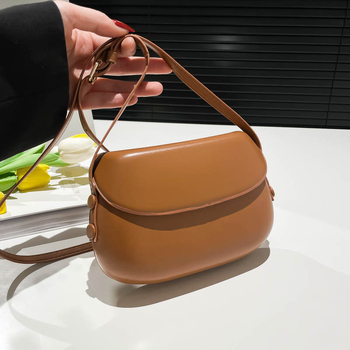 Sedlasta torba preko ramena, ljeto 2025, korejski retro stil, mala ženska torbica za telefon, svestrana i minimalistička