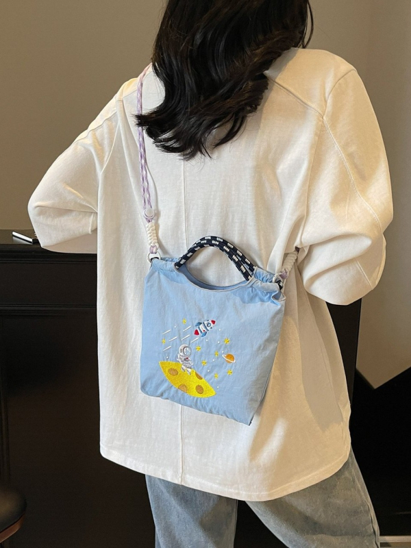 Ženska moderna mini crossbody torba u jednobojnoj boji s izvezenim cartoon motivom – praktična svakodnevna torba preko ramena s pretincem za telefon
