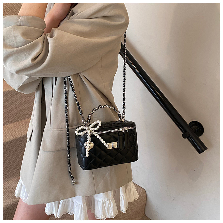 Ženska torbica s dijamantnim prešitkom i lancem, mala bucket torbica za ramena ili crossbody, 2025 model