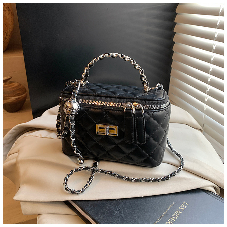 Ženska torbica s dijamantnim prešitkom i lancem, mala bucket torbica za ramena ili crossbody, 2025 model