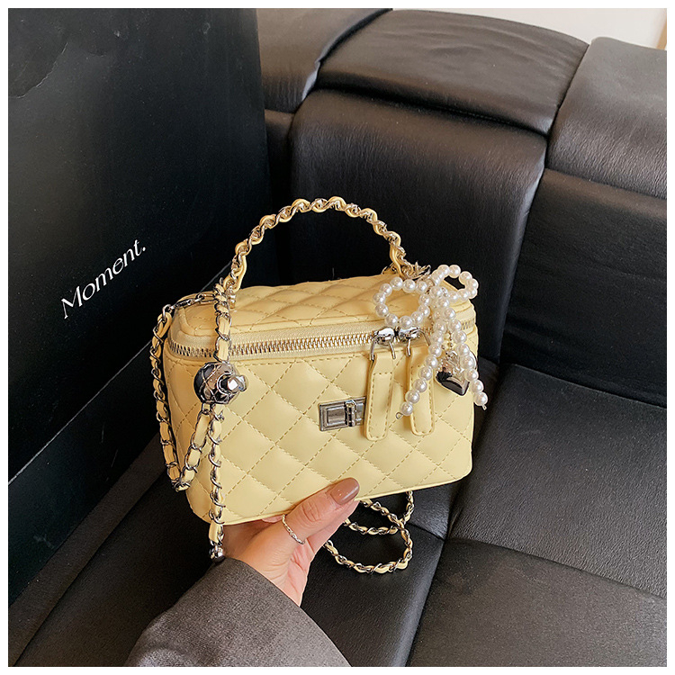 Ženska torbica s dijamantnim prešitkom i lancem, mala bucket torbica za ramena ili crossbody, 2025 model