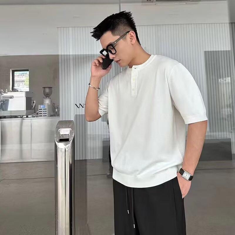 Ανδρικό κοντομάνικο πλεκτό T-shirt με στρογγυλό λαιμό, εφαρμοστό, δροσερό ύφασμα Ice-Silk για το καλοκαίρι