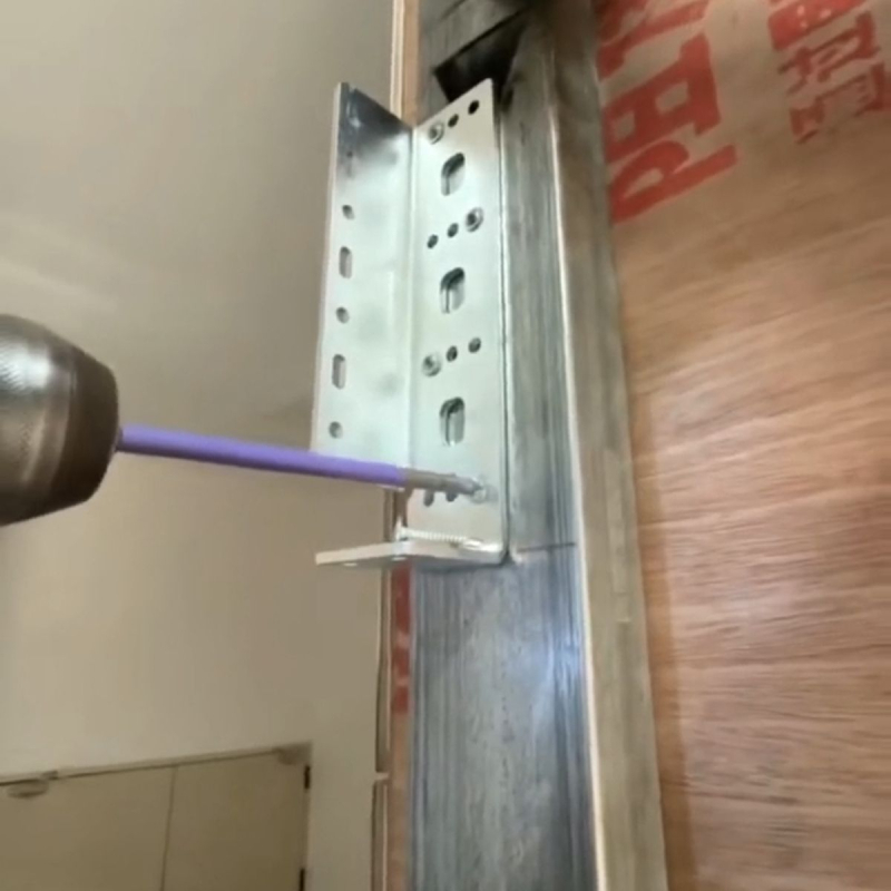 Automatska vrata sa senzorom i daljinskim upravljanjem — dodatna oprema za šinu: motor s remenskim pogonom, visić kotačić i zaustavljač za ljuljanje