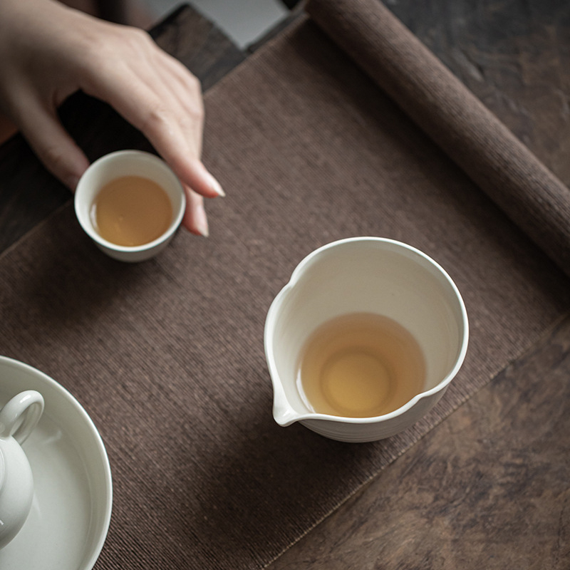 Gongfu čajová súprava z keramiky s glazúrou z rastlinnej popolovej hmoty – misa férovosti, čajová tácka a rozdeľovač čaju, doplnky čajovej ceremónie v japonskom štýle