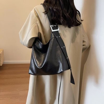 Crna ženska PU kožna tote torba, velika zapremina, široka naramenica, crossbody stil