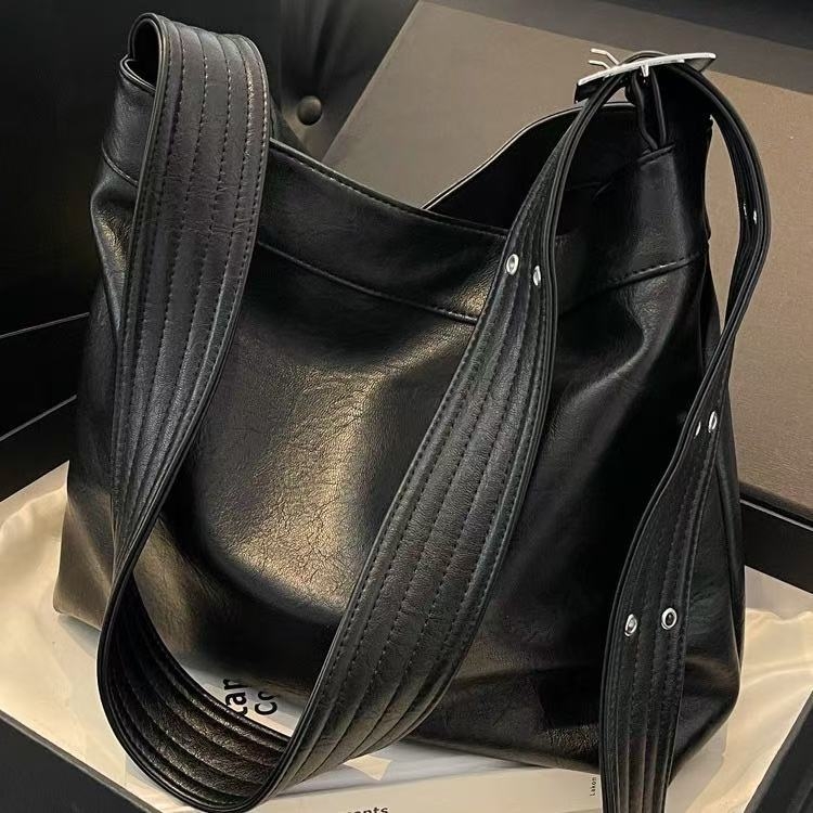 Crna ženska PU kožna tote torba, velika zapremina, široka naramenica, crossbody stil