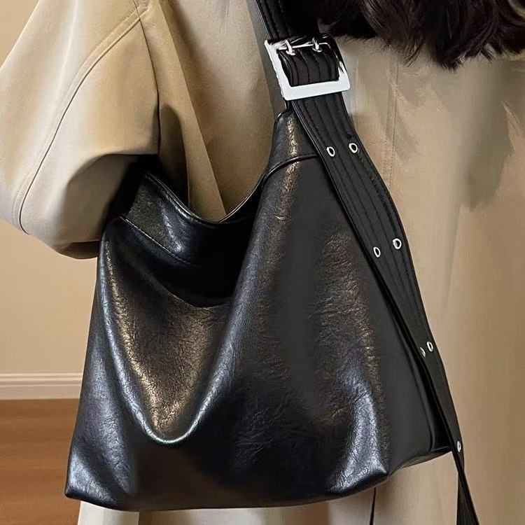 Crna ženska PU kožna tote torba, velika zapremina, široka naramenica, crossbody stil