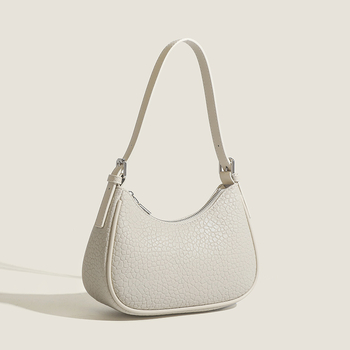 2026 Nova modna minimalistička torba za podlakticu s dojmljivim dojmom vrhunske kvalitete, bijela baguette torba, svestrana za rame ili crossbody.