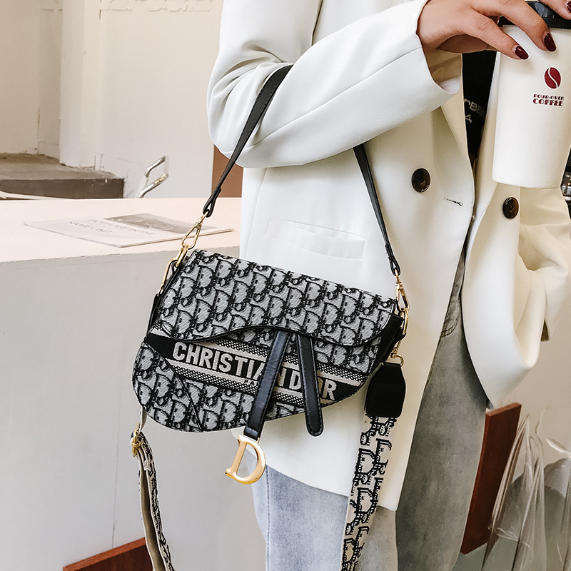 Nova ženska torbica u stilu sedla za ispod pazuha, s izvezom i širokim remenom, svestrana i moderna crossbody torba