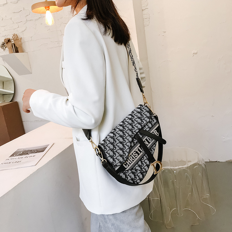 Nova ženska torbica u stilu sedla za ispod pazuha, s izvezom i širokim remenom, svestrana i moderna crossbody torba