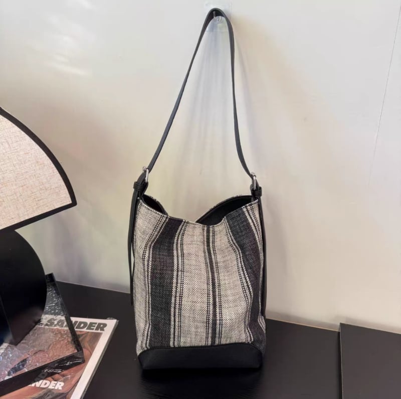 Visokokvalitetna torba tip kanta, novi model 2026, opušten gradski stil, crossbody torba s retro prugama