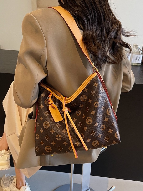 Klasična mekana kožna torba za pod pazuhom, velika kapaciteta, teksturirana ramena i crossbody, gradski stil, blok boja