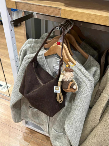 Ženska torbica od suede kožne u obliku dumplinga, za rame, 2025 jesen-zima, retro, velika zapremina tote, crossbody