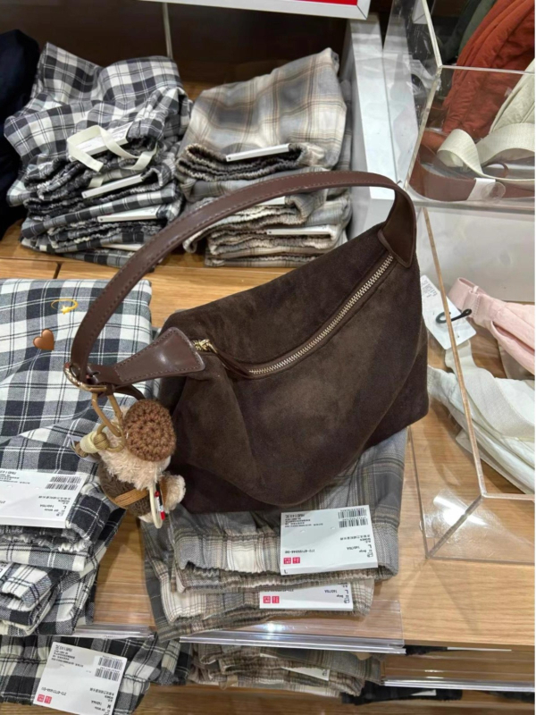 Ženska torbica od suede kožne u obliku dumplinga, za rame, 2025 jesen-zima, retro, velika zapremina tote, crossbody
