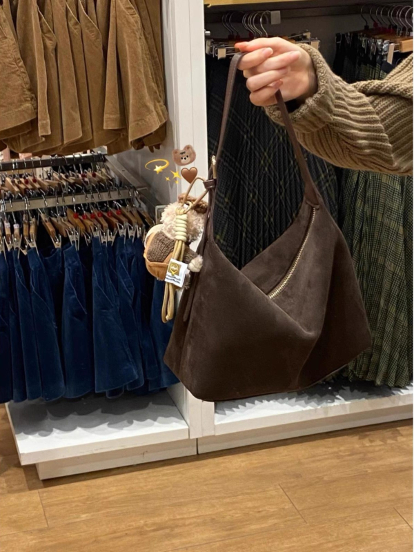 Ženska torbica od suede kožne u obliku dumplinga, za rame, 2025 jesen-zima, retro, velika zapremina tote, crossbody