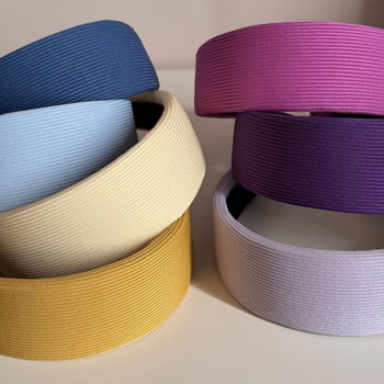 Ženska pletena siva čelenka za kosu, široka s rebrastim uzorkom, pokriva liniju vlasi, podiže vrh glave, protuklizni dodatak za kosu