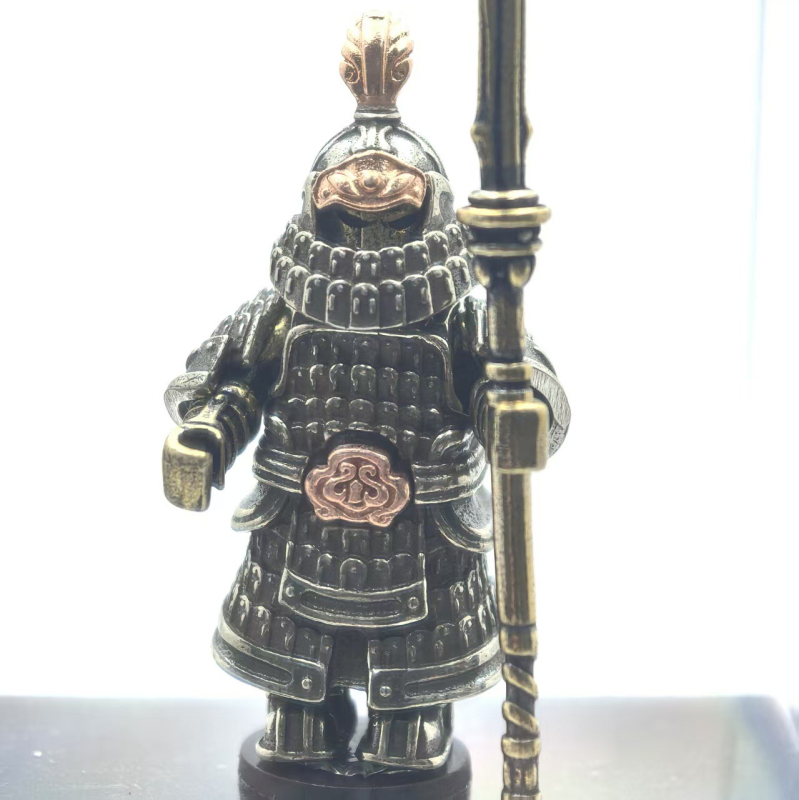 Nova metalna magnetska odvojiva stolna dekoracija s bakrenom ručkom i modernom figuricom.