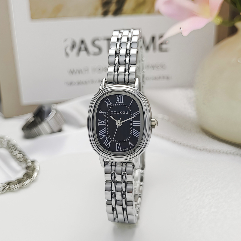 Γυναικείο ρολόι Quartz με μπρασελέ από ανοξείδωτο ατσάλι, οβάλ καντράν, ρωμαϊκούς αριθμούς, χρυσό τόνο, κομψό καθημερινό στυλ