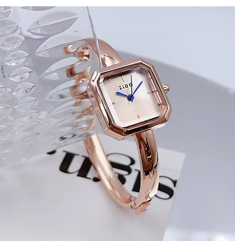 Ženski kvarcni sat s kvadratnim cifernikom i narukvicom – elegantan stil