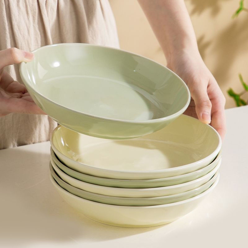 Bone china keramički set posuđa u krem boji s podglazurnim završnim slojem – uključuje jušni tanjur, tanjur za voće i duboki tanjur