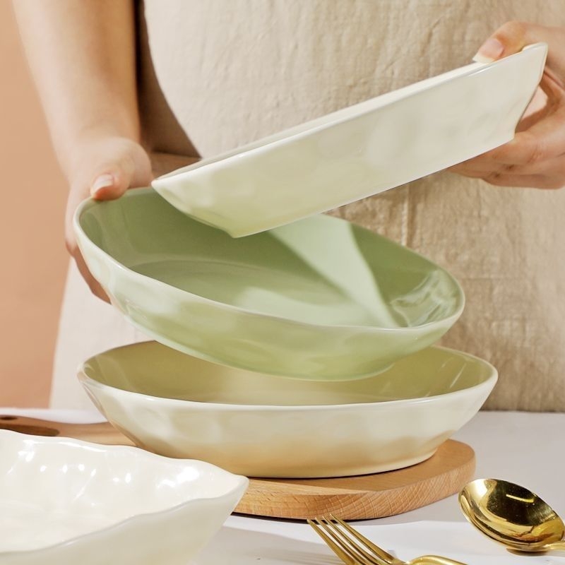 Bone china keramički set posuđa u krem boji s podglazurnim završnim slojem – uključuje jušni tanjur, tanjur za voće i duboki tanjur