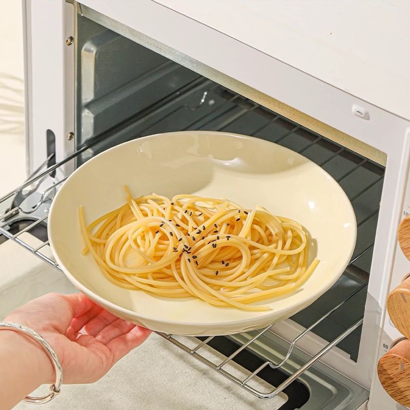 Bone china keramički set posuđa u krem boji s podglazurnim završnim slojem – uključuje jušni tanjur, tanjur za voće i duboki tanjur