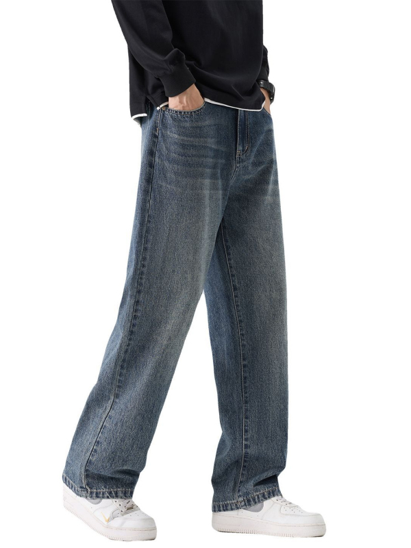 Ανδρικά τζιν ίσιας γραμμής, ρετρό πλύσιμο, denim σε αμερικανικό street style, εφαρμογή που κολακεύει τη σιλουέτα