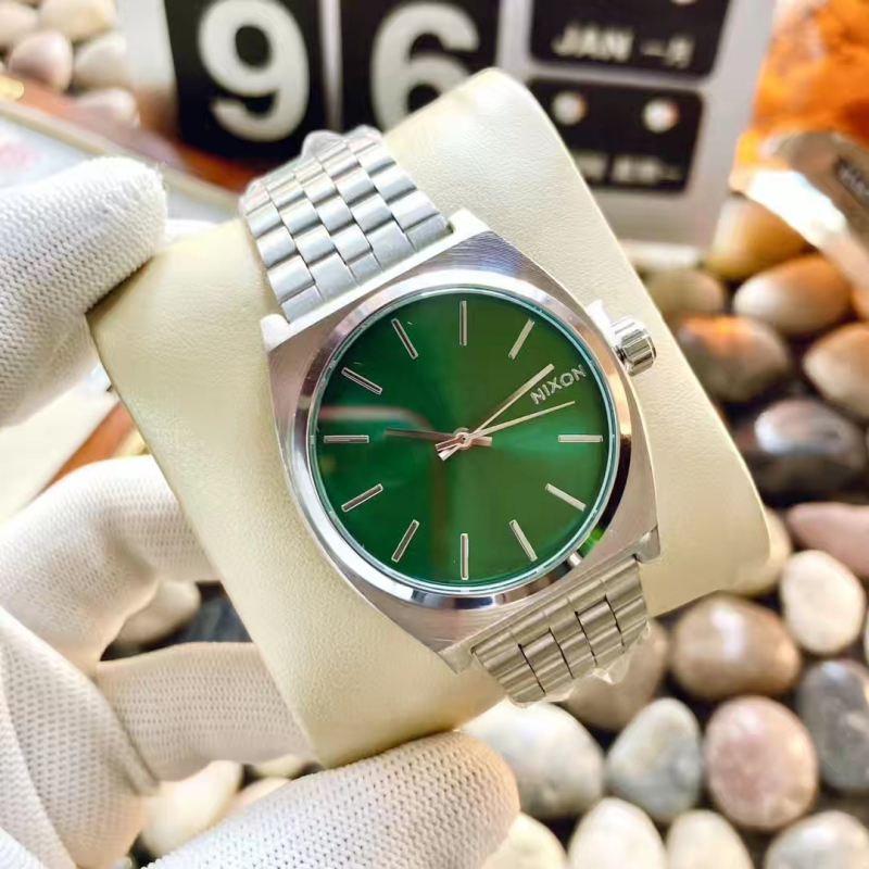 Muški kvarcni sat s kalendarom i tri kazaljke, nehrđajući čelik kaiš, promjer kućišta 40,5 mm, debljina 11 mm, safirno staklo, model 22123