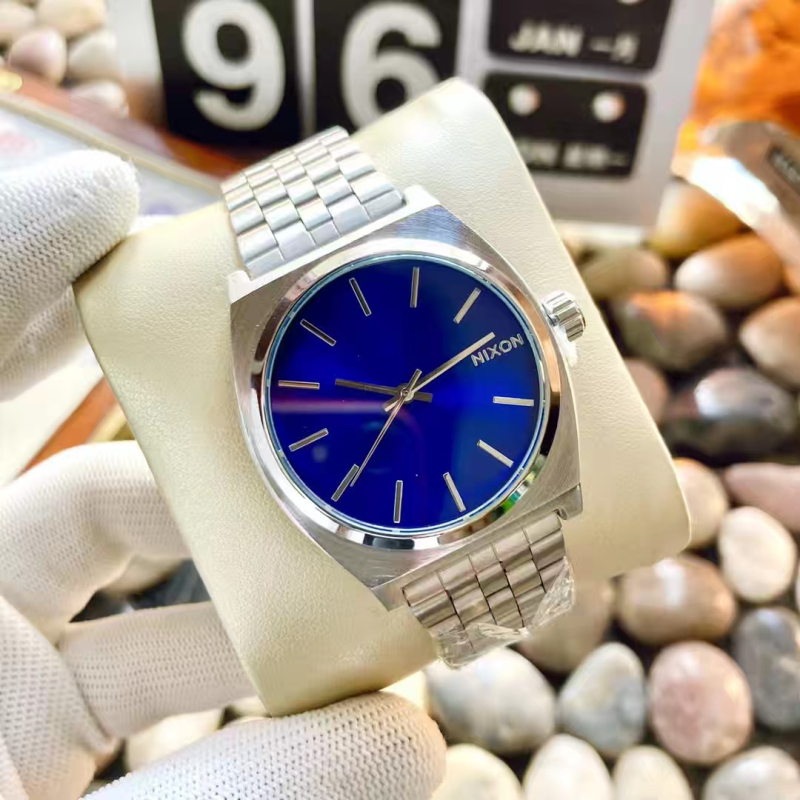 Muški kvarcni sat s kalendarom i tri kazaljke, nehrđajući čelik kaiš, promjer kućišta 40,5 mm, debljina 11 mm, safirno staklo, model 22123
