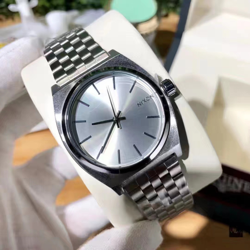 Muški kvarcni sat s kalendarom i tri kazaljke, nehrđajući čelik kaiš, promjer kućišta 40,5 mm, debljina 11 mm, safirno staklo, model 22123