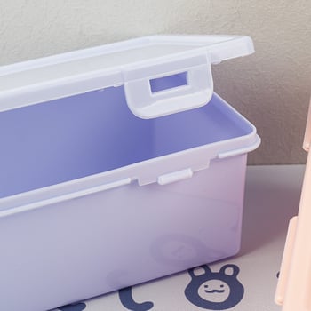 Bijela prozirna pravokutna kutija za pohranu s podiznim poklopcem za olovke i uredsku organizaciju, dimenzije 18,5 × 6 × 9 cm