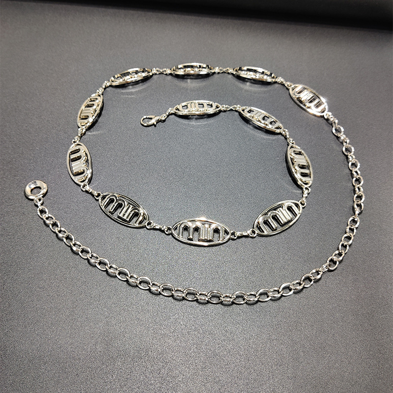 Ženski struk lanac s motivom slova – elegantan metalni dodatak za haljine i džempere, duljina 110 cm, širina 2–4 cm, proljeće 2025
