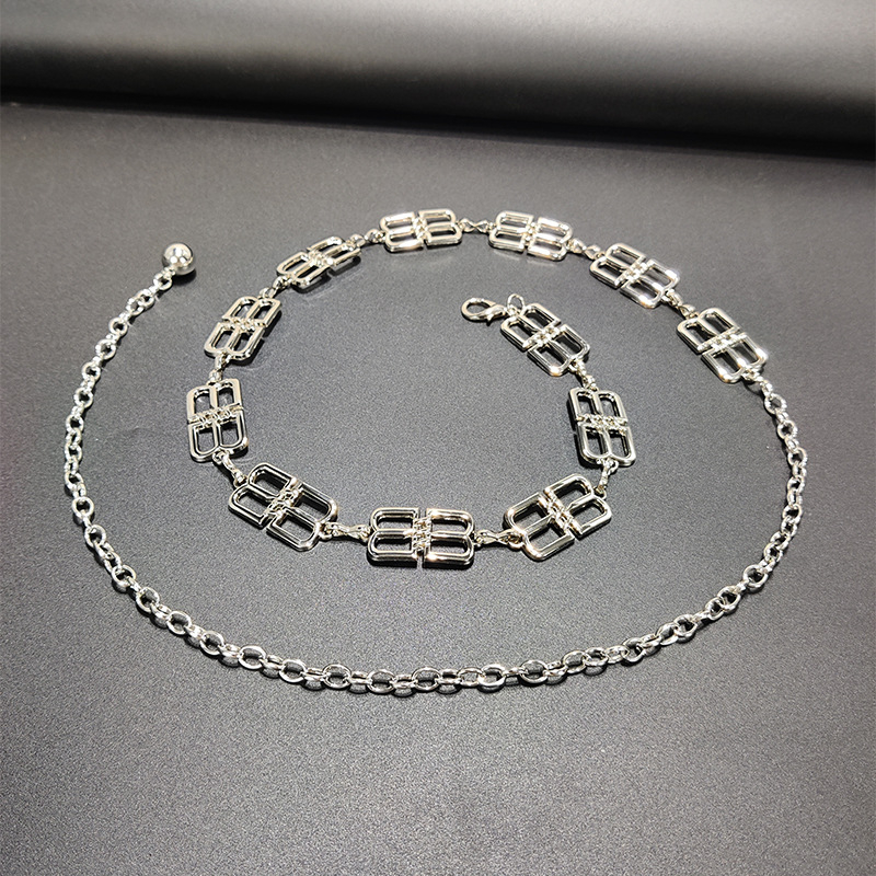 Ženski struk lanac s motivom slova – elegantan metalni dodatak za haljine i džempere, duljina 110 cm, širina 2–4 cm, proljeće 2025