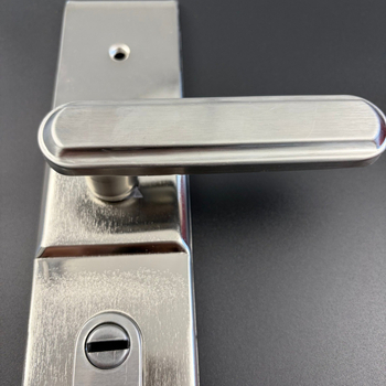 Set kvake i sigurnosnog brava za vrata – univerzalni komplet ručice za vrata (čelik, minimalistički stil, model 9085S)